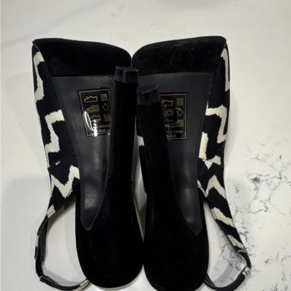 NWOT Shoe Dazzle 6” size 6 Black & White Chevron Peep-Toe Slingback Platforms‎